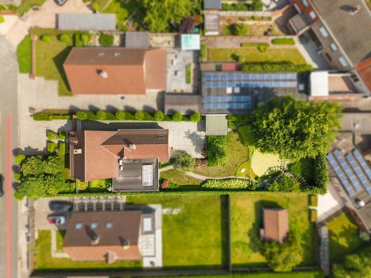 Exclusive property with a beautiful garden in Wielsbeke