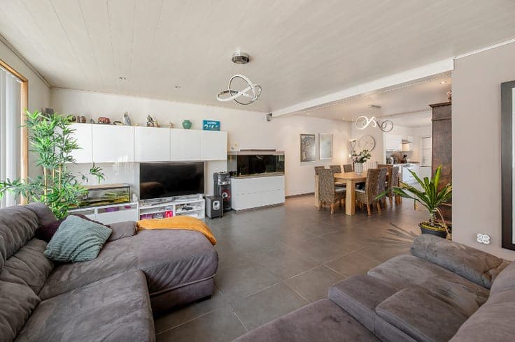 RUIME AANGENAME GEZINSWONING OP 700 M² GROND
