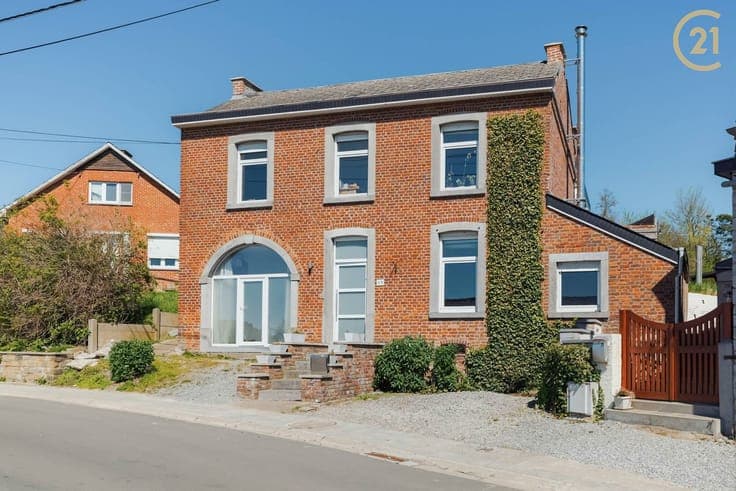 Vaste maison 4 chambres avec beau jardin
