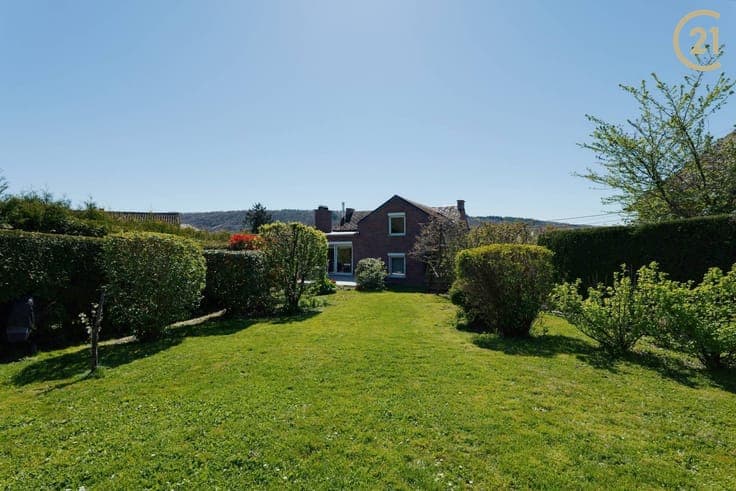 Vaste maison 4 chambres avec beau jardin