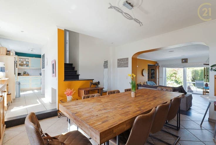 Vaste maison 4 chambres avec beau jardin