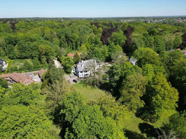 Mansion (approx. 950 m²) comprising 2 separate units
