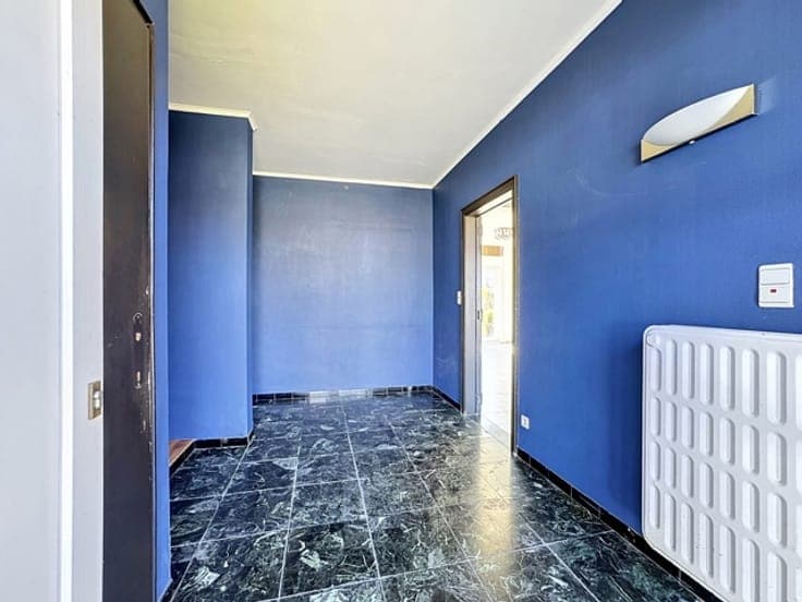 Detached villa to renovate – exceptional potential!