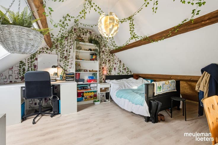 Charming semi-detached house to renovate with garage and spa