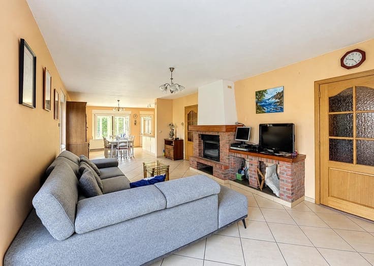 House in Le Roeulx Mignault