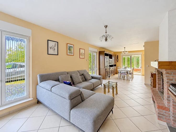 House in Le Roeulx Mignault