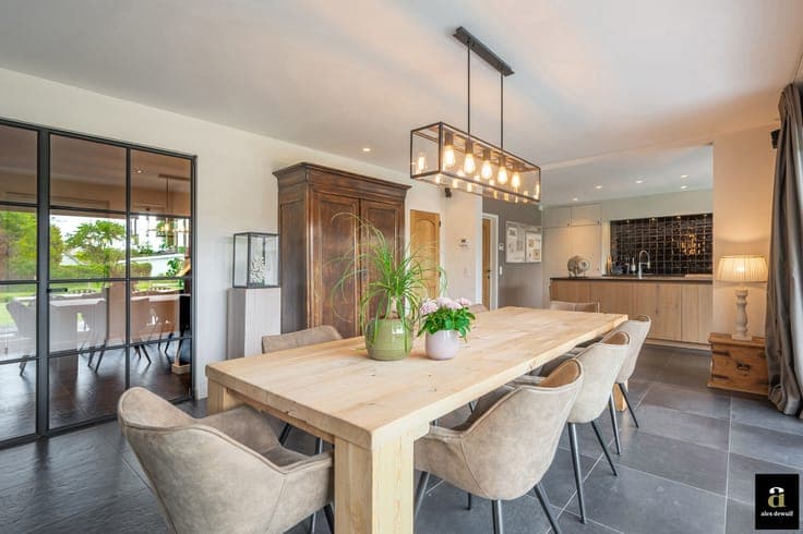 Charming villa with a sunny garden, within cycling distance