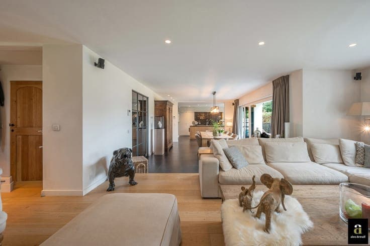 Charming villa with a sunny garden, within cycling distance
