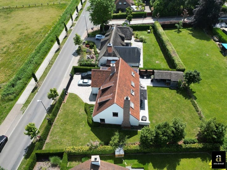 Charming villa with a sunny garden, within cycling distance