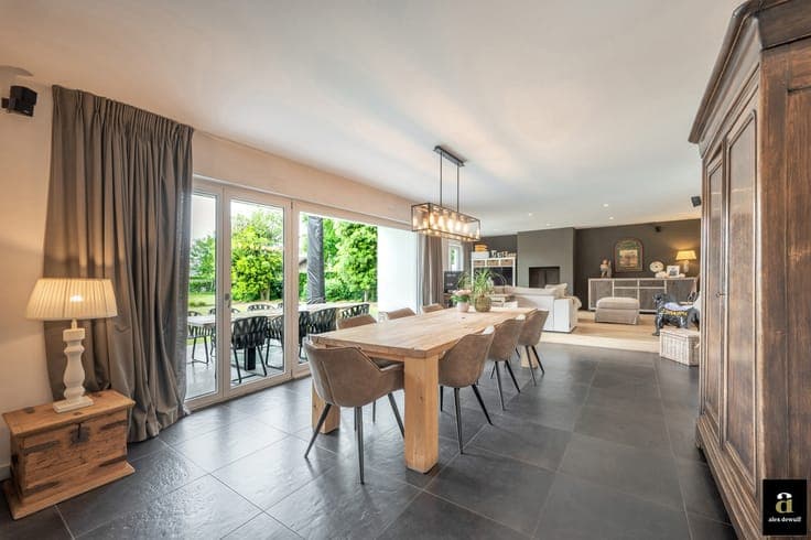 Charming villa with a sunny garden, within cycling distance