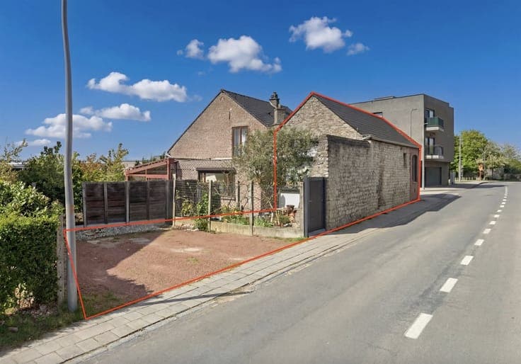Spacious semi-detached home with south-facing garden!