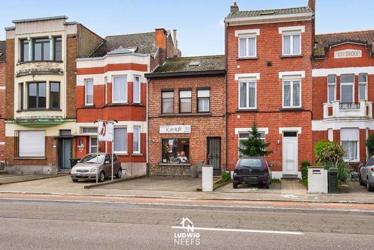 A lovely home with a south-facing city garden!