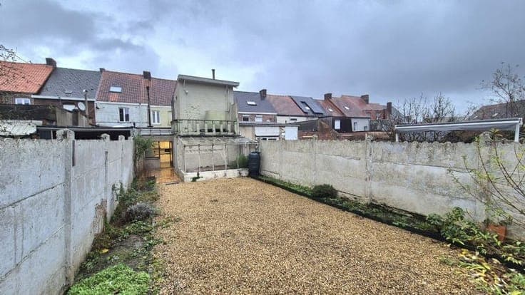 Centraal gelegen rijwoning in een zeer goede staat met 4 ...