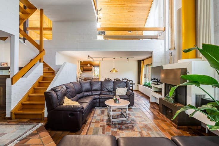 Modernist, light-filled villa with 3 bedrooms, an office,...
