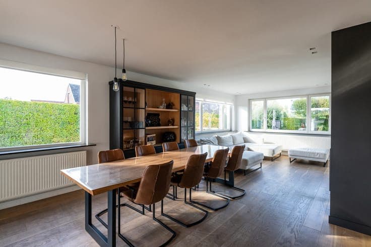 Country villa on an exceptional plot with swimming pond