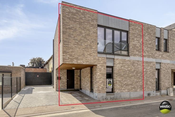 MODERNE STADSWONING MET 2 SLK IN HET CENTRUM VAN HOESELT