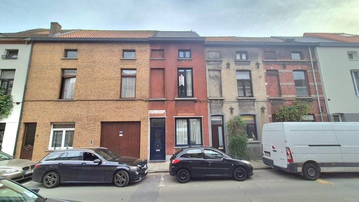 Ruime gezinswoning met 4 slaapkamers, keuken, badkamer en...