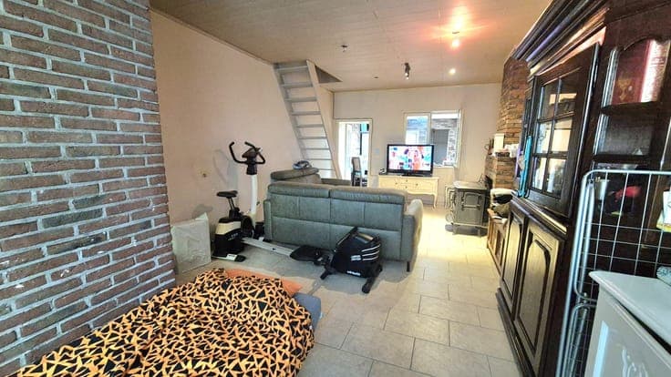 Ruime gezinswoning met 4 slaapkamers, keuken, badkamer en...