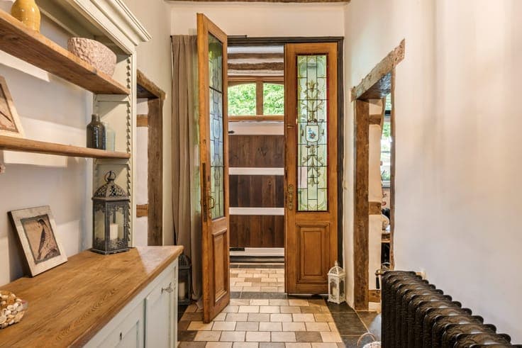 Monumental square farm with exceptional potential in Valmee