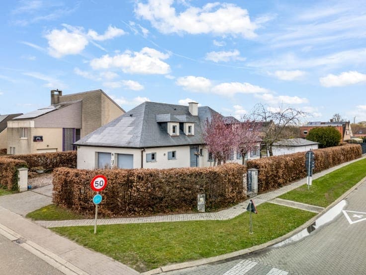 Luxueuze villa met 4 slaapkamers, prachtige tuin en hoogw...