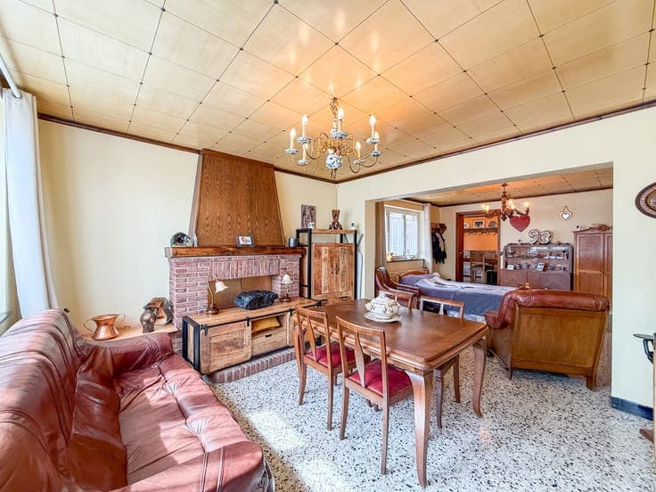 Belle grande maison avec cour et jardins à rafraichir !