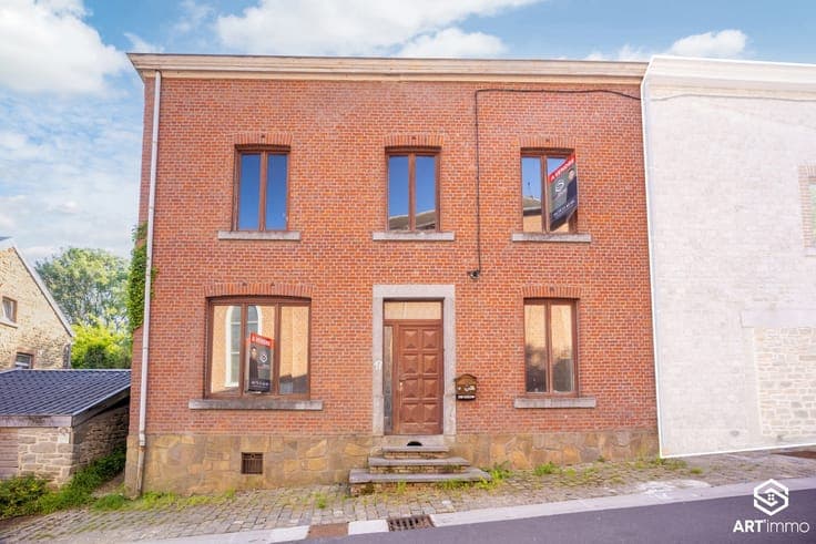 MAGNIFIQUE MAISON 3 FACADES - POSS. 6 CH - JARDIN - FONTIN