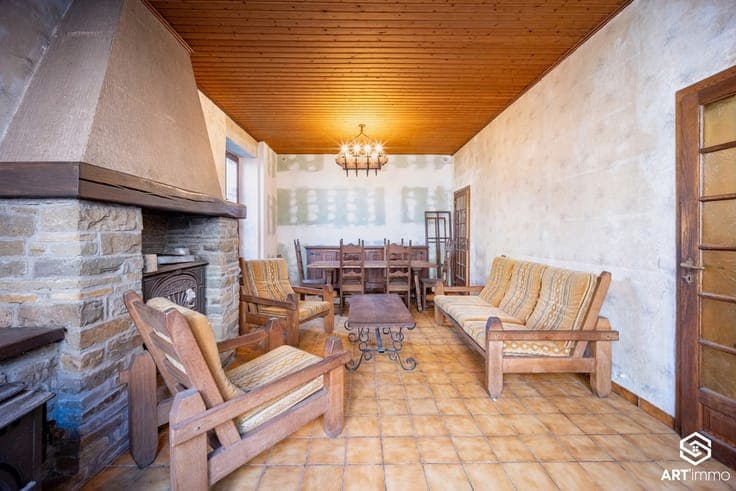 MAGNIFIQUE MAISON 3 FACADES - POSS. 6 CH - JARDIN - FONTIN