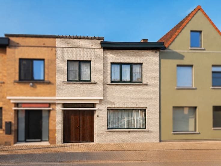 Te koop, instapklare stadswoning met garage en zonnige tuin