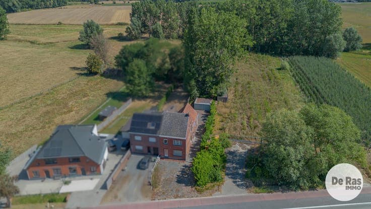 WESTREM– Solide, te renoveren HOB met vlotte bereikbaarheid