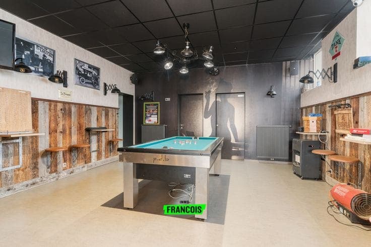 POTENTIAL RESIDENTIAL PROPERTY WITH RETAIL PREMISES FOR SALE