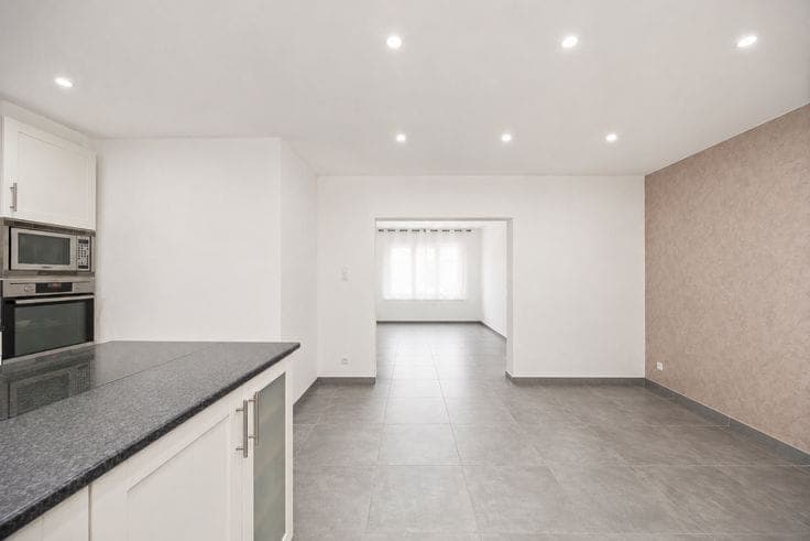 Gerenoveerde gezinswoning woning met 4 slaapkamers en 2 bad…