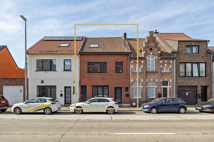 Gerenoveerde gezinswoning woning met 4 slaapkamers en 2 bad…