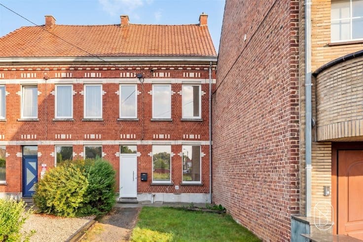 House with a garden and garage near the Muziekbos