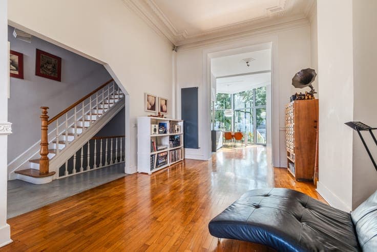 Fully renovated character townhouse with garden and garage
