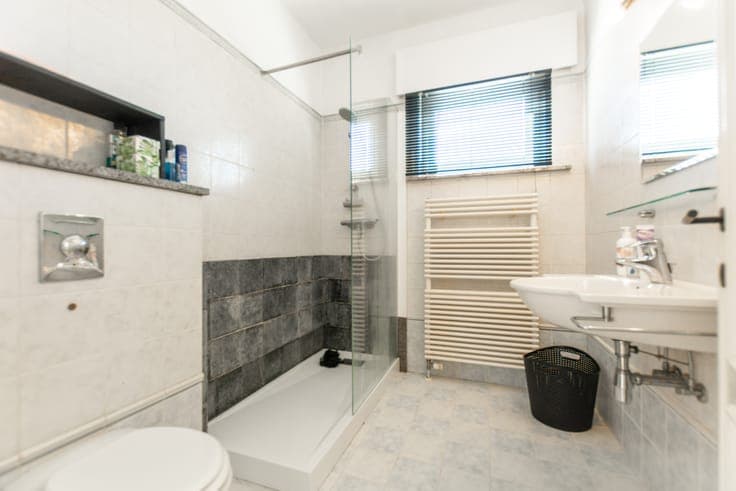 Spacious property with annex, 4 bedrooms on a 2.200 m² plot