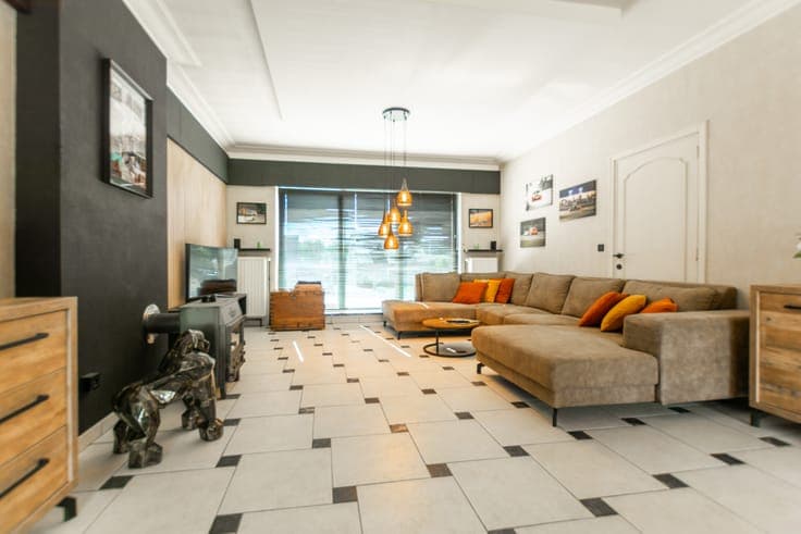 Spacious property with annex, 4 bedrooms on a 2.200 m² plot