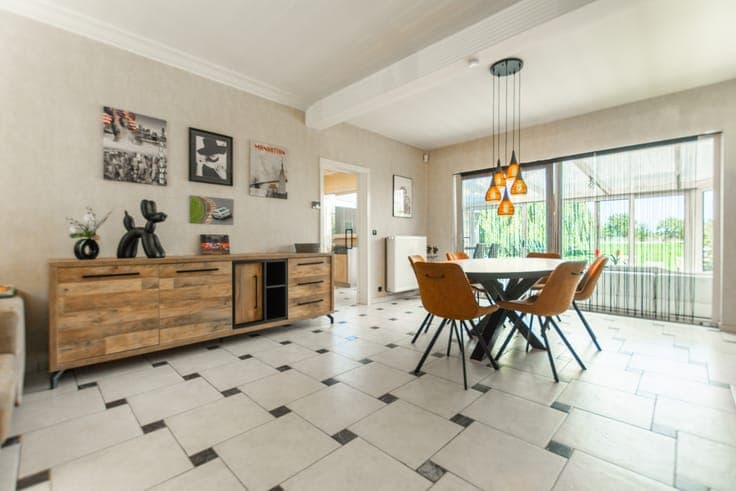 Spacious property with annex, 4 bedrooms on a 2.200 m² plot