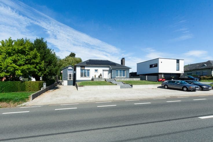 Spacious property with annex, 4 bedrooms on a 2.200 m² plot