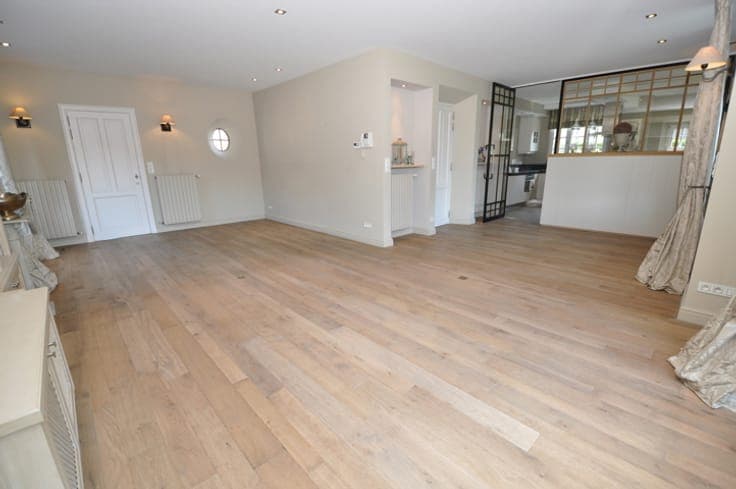 Spacious family villa for sale in Knokke with double garage
