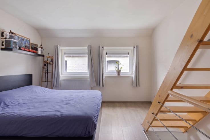 Recent ready-to-move-in town house, for sale in the center o