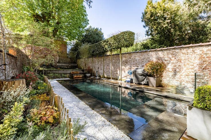 Stunning House of Master with pool