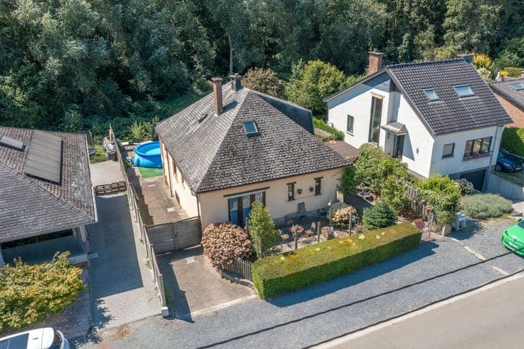 Exceptionally spacious home, garage, 5 bedrooms and more