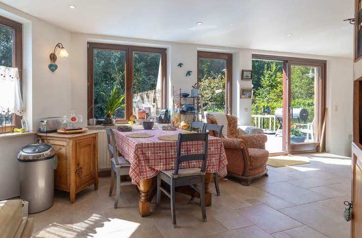 Exceptionally spacious home, garage, 5 bedrooms and more