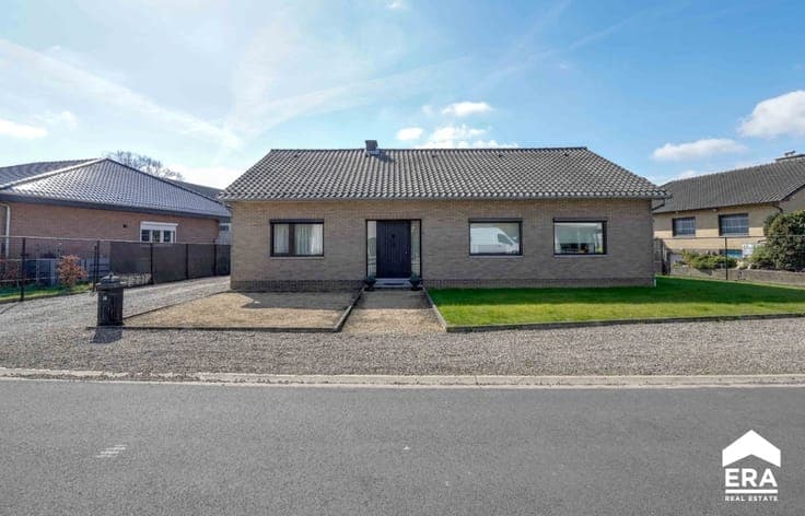 Spacious bungalow in Dilsen-Stokkem