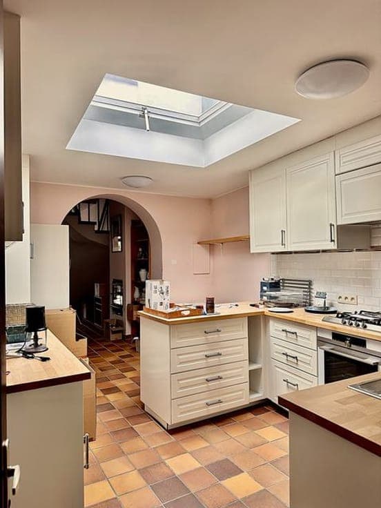 Charming move-in home with 2 bedrooms.
