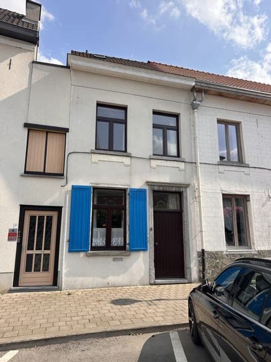 Charming move-in home with 2 bedrooms.