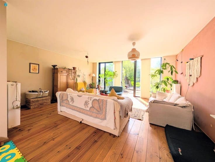 Belle maison 3 chambres avec spacieux living et jardin arbor