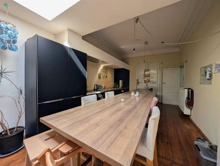 Belle maison 3 chambres avec spacieux living et jardin arbor