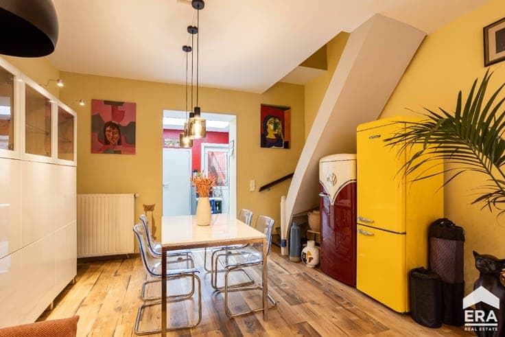 Move-in ready townhouse with 4 bedrooms and roof terrace