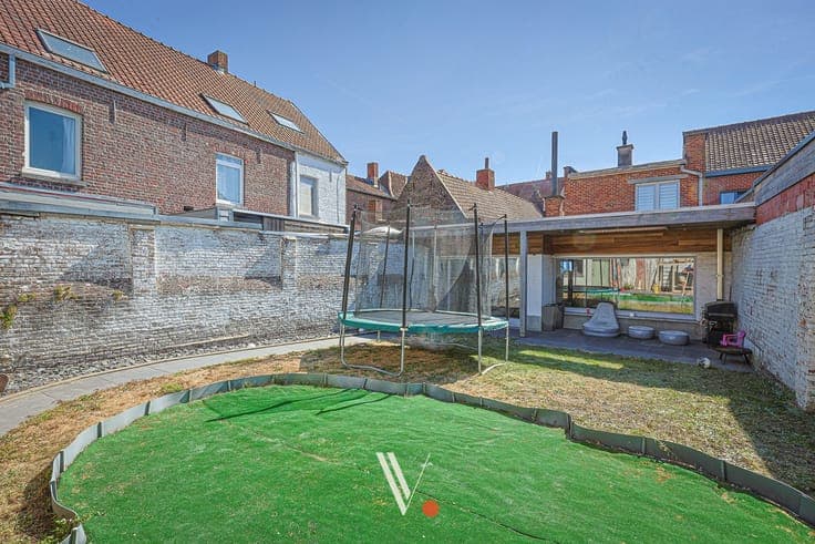 Verrassend ruime en rustig gelegen gezinswoning met tuin ...